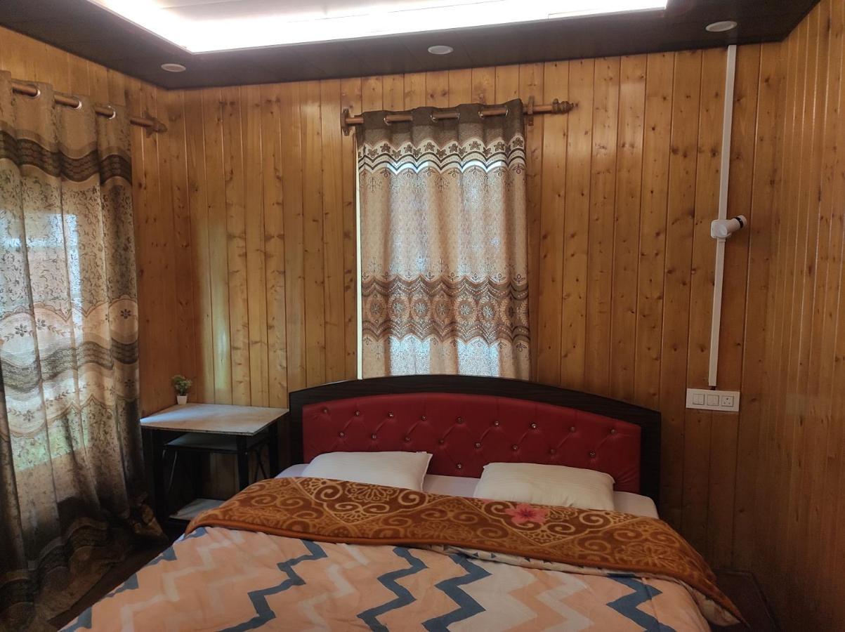 New Zum Zum Hotel & Restaurant Сринагар Экстерьер фото