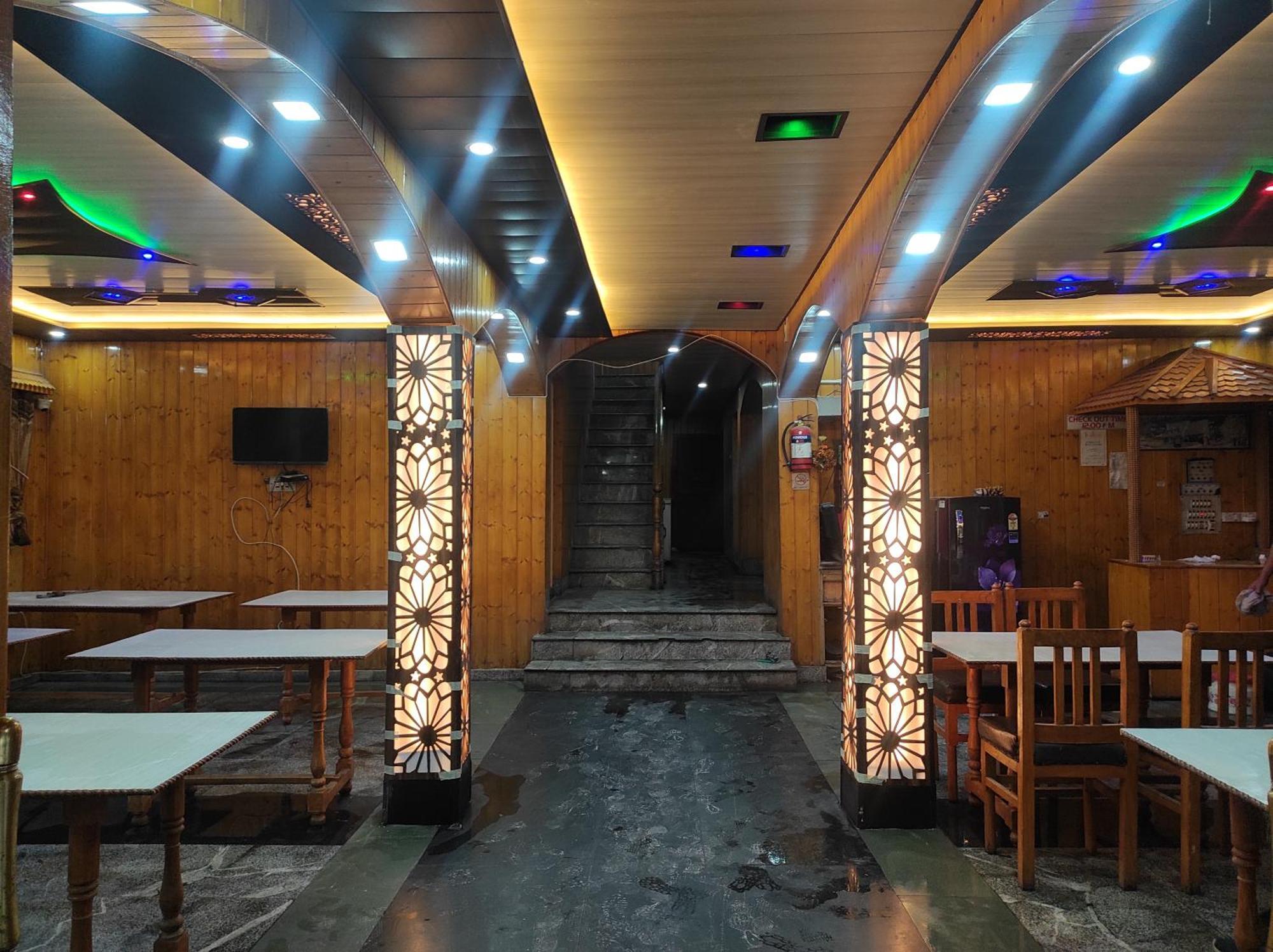 New Zum Zum Hotel & Restaurant Сринагар Экстерьер фото